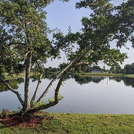 Port Saint Lucie A Little Piece Of Heaven- Peaceful Lake View Apartment- 1 Min From I95 And Turnpike Port St. Lucie 외부 사진