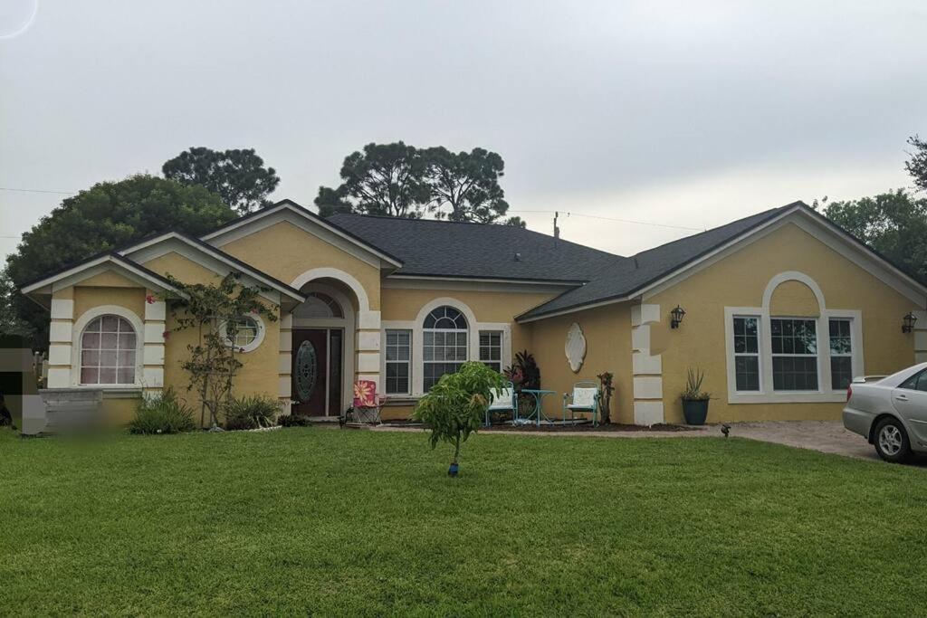 Port Saint Lucie A Little Piece Of Heaven- Peaceful Lake View Apartment- 1 Min From I95 And Turnpike Port St. Lucie 외부 사진